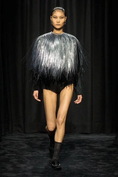 Look 10